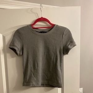 Gray cropped tee